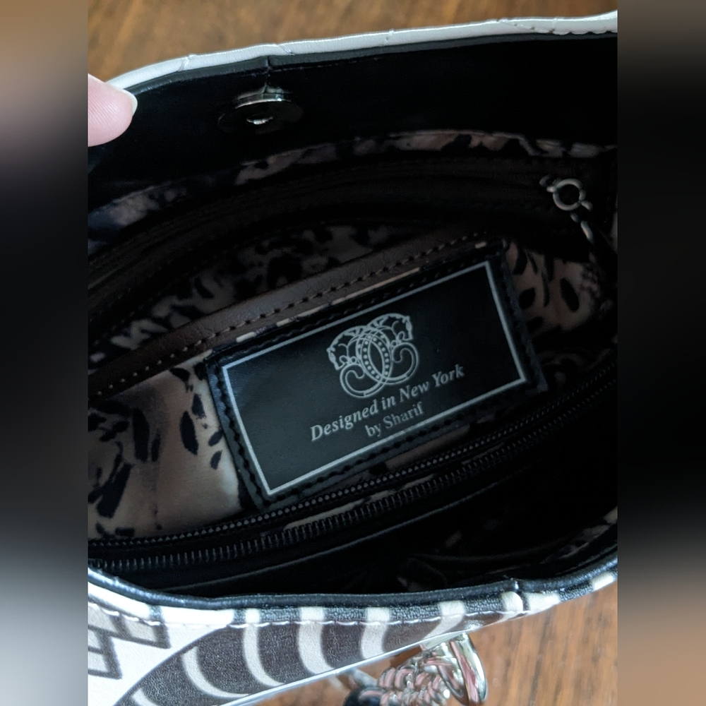 NEW Designed in NY by Sharif Shoulder Bag comes with dust bag. - Picture 6 of 7